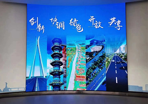 廣州南沙 P2.5 小間距弧形定制開合軌