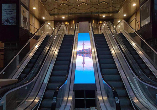 西安中大國際東2門1樓扶梯LED屏