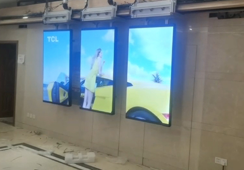 吊裝三聯(lián)開(kāi)合屏幕